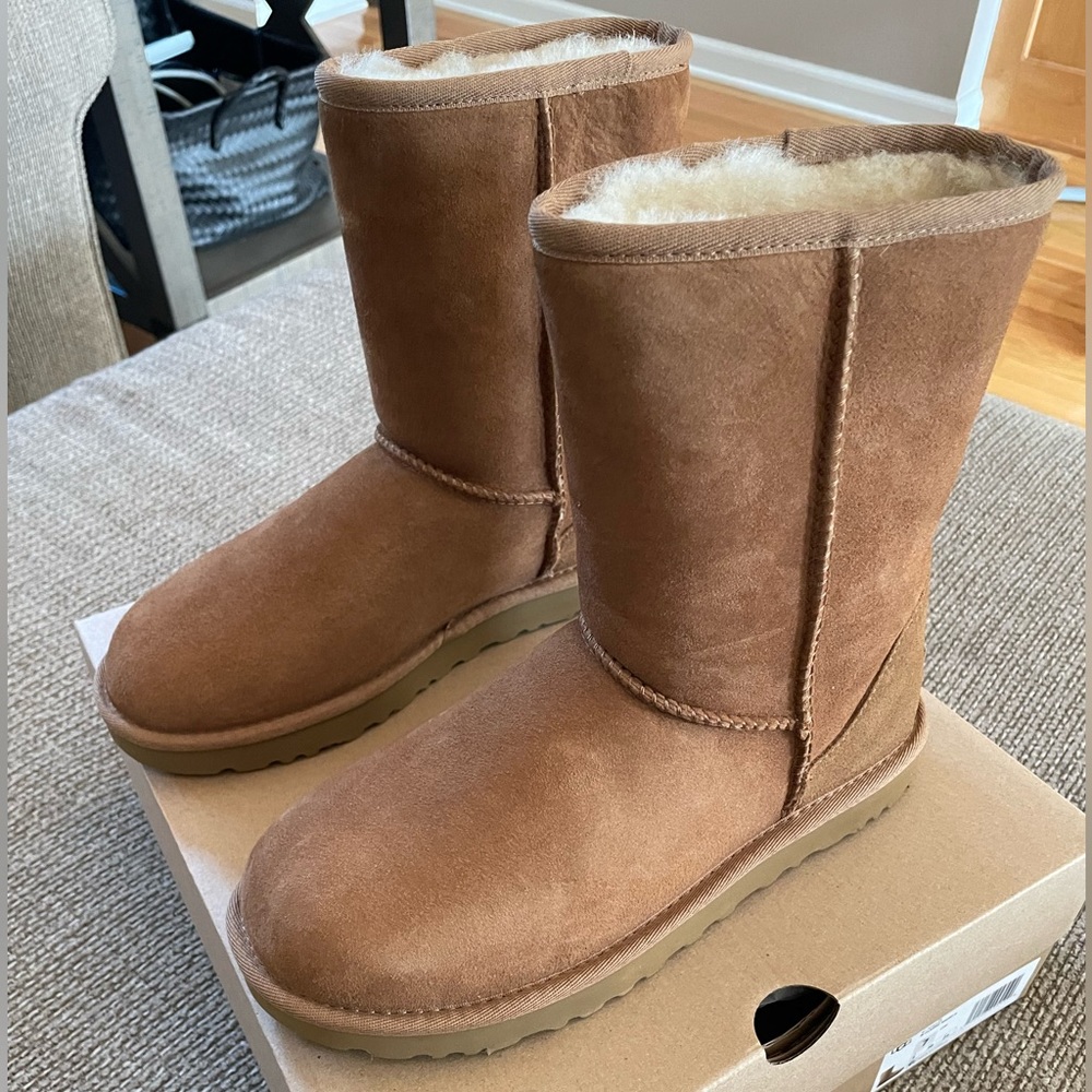 UGG Women’s Classic Short II Boots in Chestnut